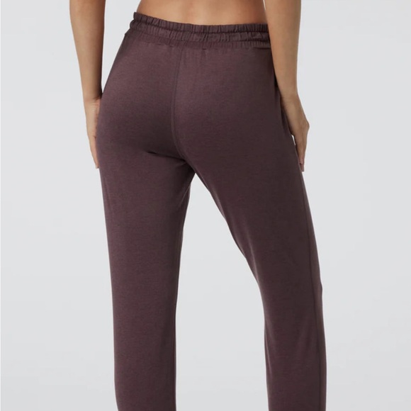 Vuori Performance Jogger - Picture 3 of 8